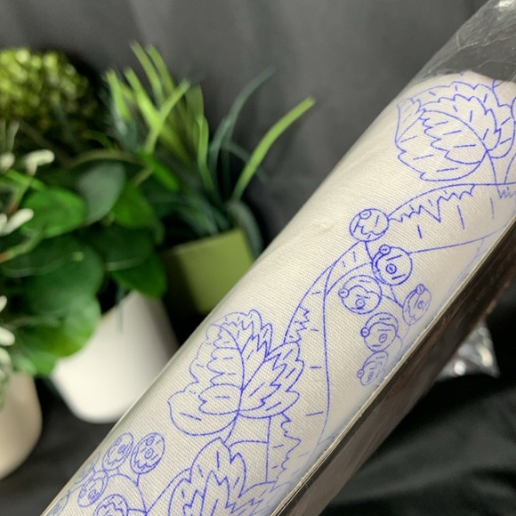 Vintage Bucilla “Summer Berries” 104” x 60” stamped embroidery tablecloth kit - Picture 5 of 5